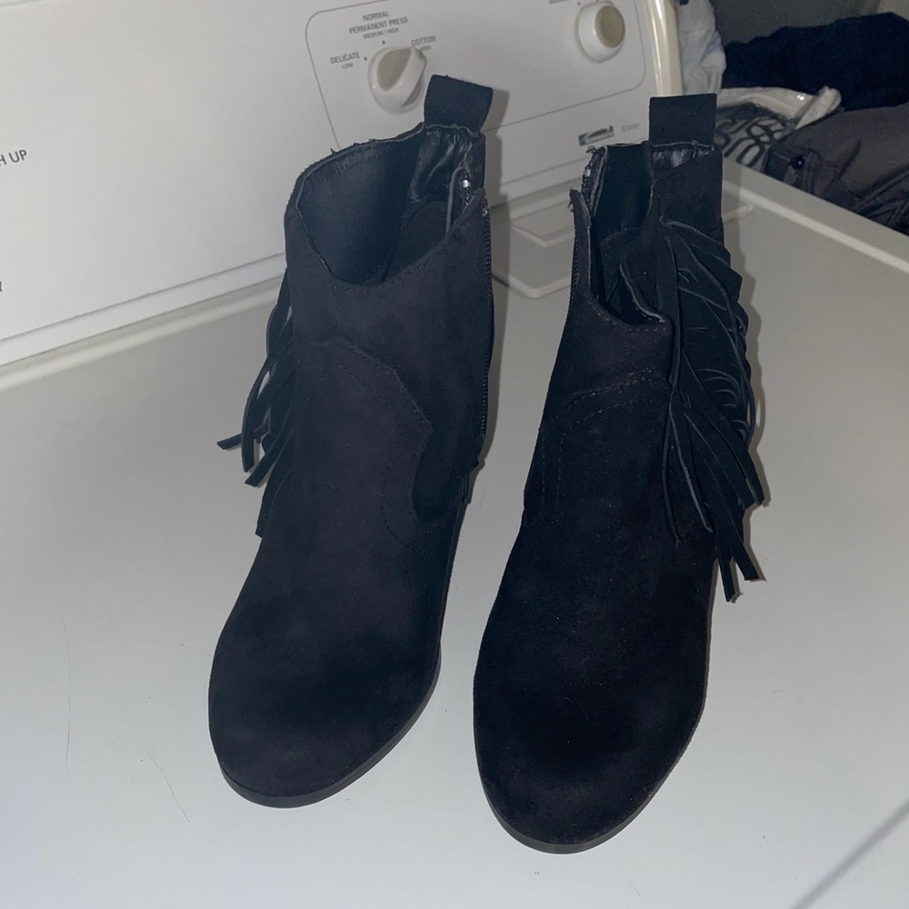 Black Booties, Ankle Boots w/ Fringe / Tassel sz 7